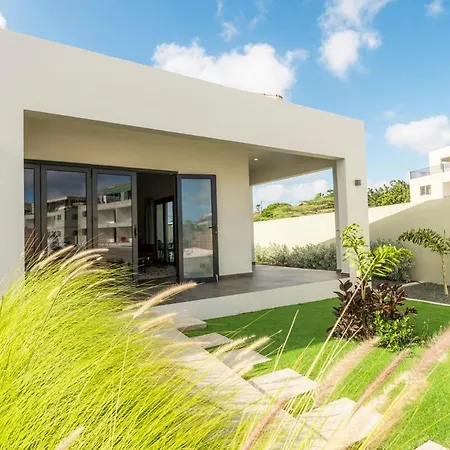 Sunny Villa Blenchi W Private Outdoor Pool!